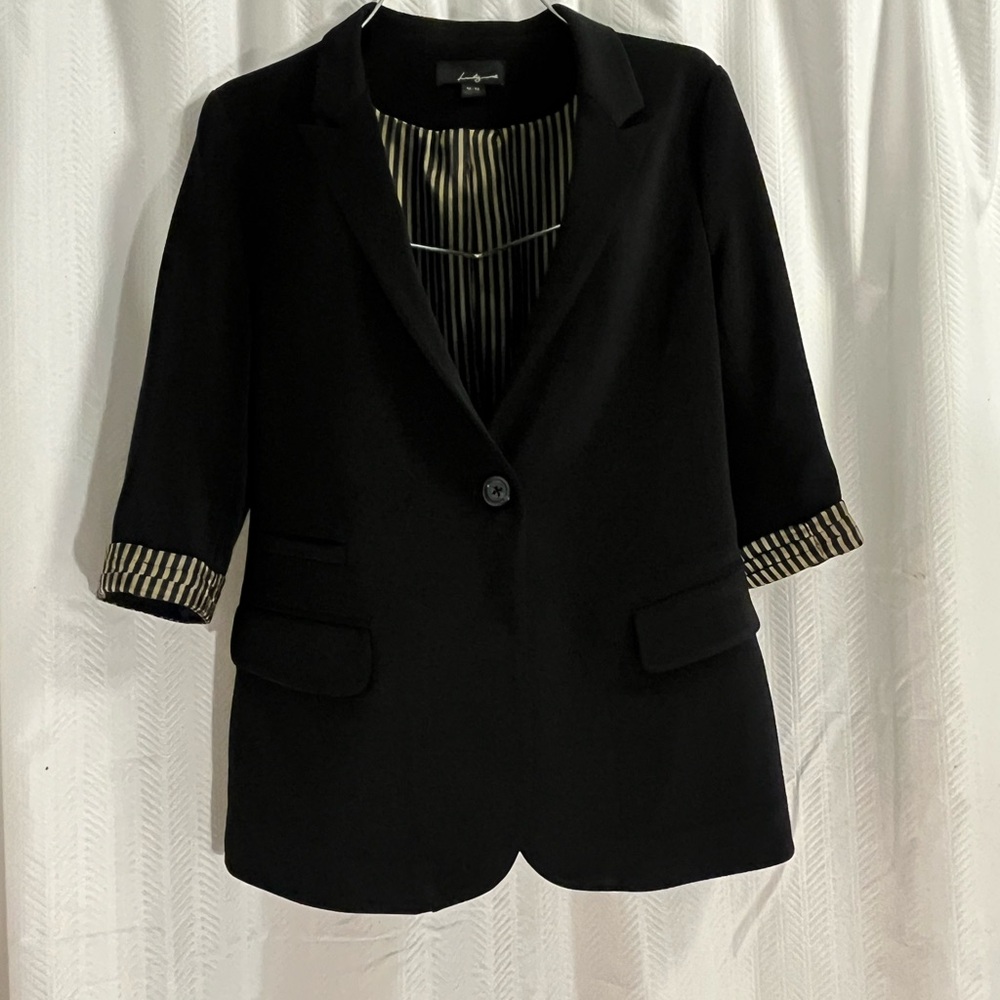 Forever‎ 21 women’s Black Suit blazer
